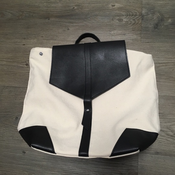 Deux lux demi backpack, cute accessory! Never used - Picture 3 of 6